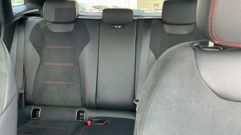 Mercedes-Benz GLA 200d AMG Line Premium 5dr Auto Diesel Hatchback